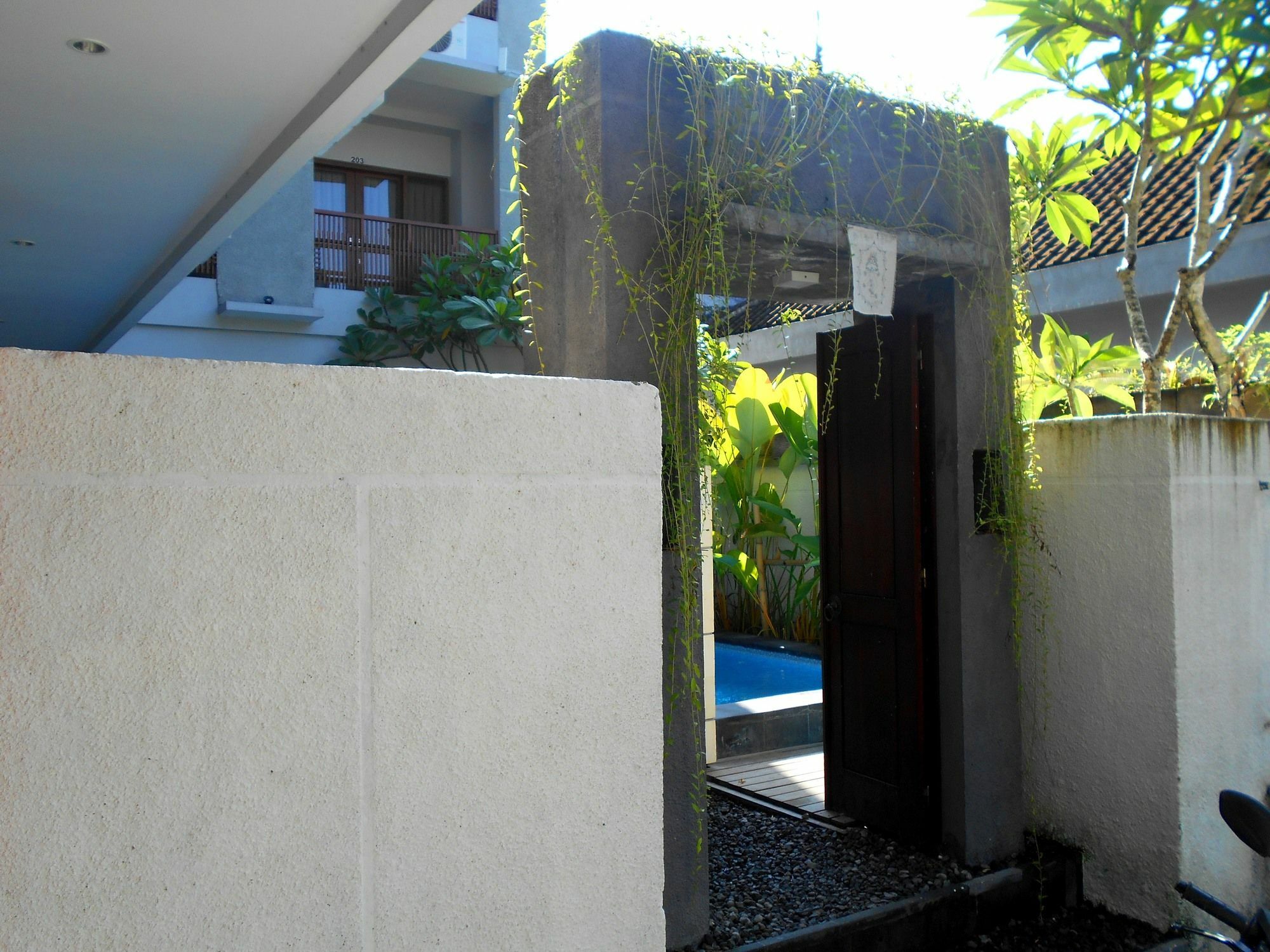 Reddoorz At Kerobokan Seminyak 2 Zewnętrze zdjęcie