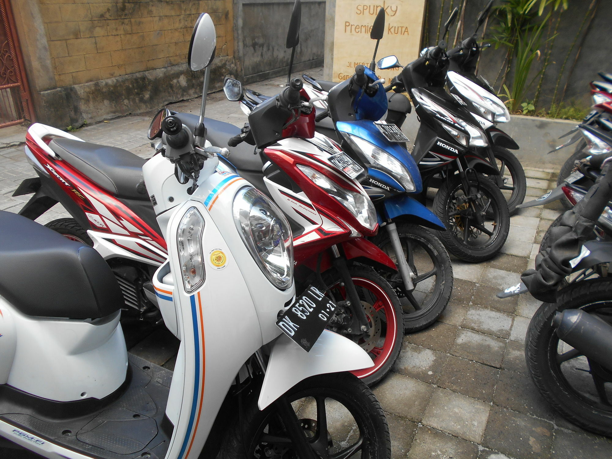Reddoorz At Kerobokan Seminyak 2 Zewnętrze zdjęcie